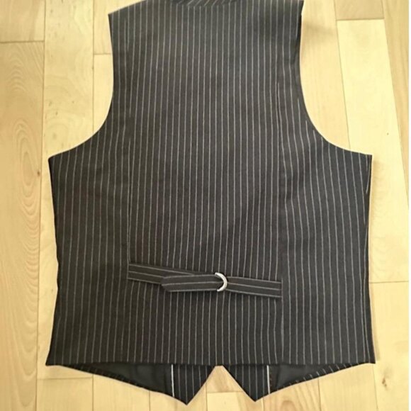 Vintage Le Château black pinstripe vest, tailored with a sharp fit - Picture 7 of 8